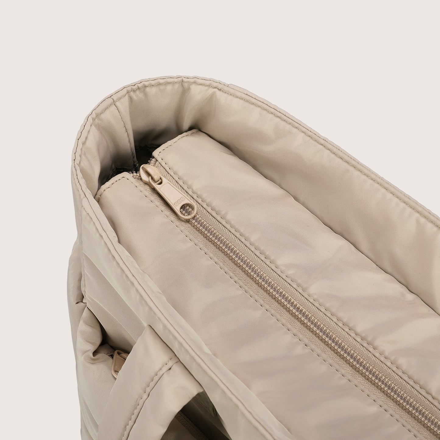 20L Puffy Tote Bag med 15,6" laptoprom