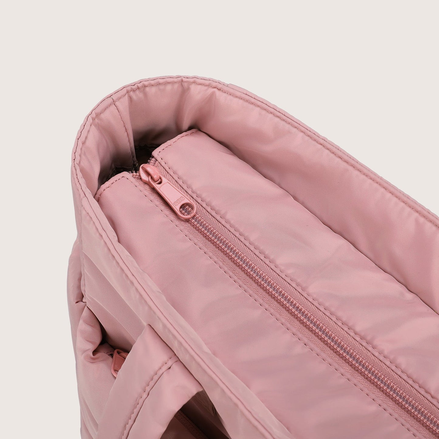 20L Puffy Tote Bag med 15,6" laptoprom